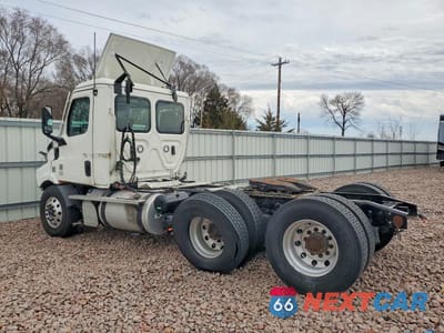 Trzecie zdjęcie samochodu z tyłu: 2025 FREIGHTLINER CASCADIA 116 SEMI TRUCK VIN:3AKJHTDV9SSVL0339 - miniatura