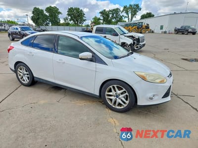 Czwarte zdjęcie samochodu z boku: 2014 FORD FOCUS SE VIN:1FADP3F21EL374636 - miniatura