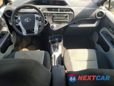 Zdjęcie 8 z 12 samochodu: 2013 TOYOTA PRIUS C TWO VIN:JTDKDTB31D1550524 - miniatura