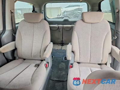 Zdjęcie 10 z 14 samochodu: 2010 KIA SEDONA LX VIN:KNDMG4C37A6337760 - miniatura