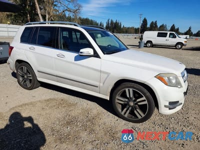 Czwarte zdjęcie samochodu z boku: 2015 MERCEDES-BENZ GLK 350 VIN:WDCGG5HB4FG423526 - miniatura