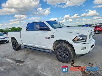 Czwarte zdjęcie samochodu z boku: 2017 RAM 2500 LARAMIE VIN:3C6UR5NJ0HG601445 - miniatura