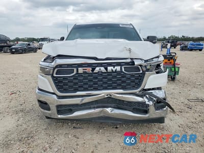 Piąte zdjęcie samochodu w środku: 2025 RAM 1500 BIG HORN VIN:1C6RREFG8SN530955 - miniatura