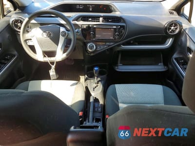 Zdjęcie 8 z 13 samochodu: 2015 TOYOTA PRIUS C THREE VIN:JTDKDTB37F1088988 - miniatura