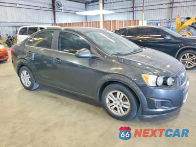 Czwarte zdjęcie samochodu z boku: 2014 CHEVROLET SONIC LT VIN:1G1JC5SH4E4174190 - miniatura
