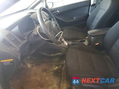 Zdjęcie 7 z 12 samochodu: 2016 KIA FORTE LX VIN:KNAFK4A67G5596524 - miniatura
