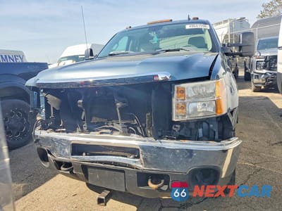 Piąte zdjęcie samochodu w środku: 2011 GMC SIERRA K2500 SLE VIN:1GT220CG9BZ384435 - miniatura