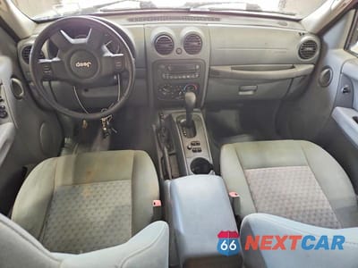 Zdjęcie 8 z 12 samochodu: 2005 JEEP LIBERTY SPORT VIN:1J4GL48K85W546238 - miniatura
