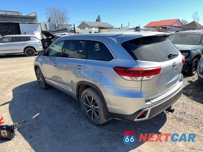 Trzecie zdjęcie samochodu z tyłu: 2018 TOYOTA HIGHLANDER HYBRID XLE VIN:5TDJGRFH6JS050207 - miniatura