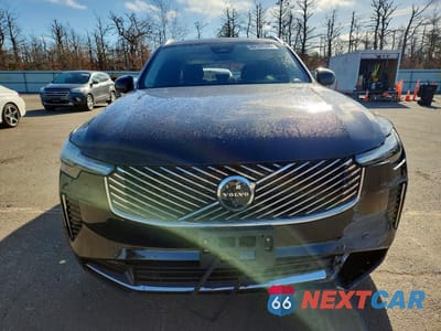 Piąte zdjęcie samochodu w środku: 2025 VOLVO XC90 PLUS VIN:YV4062PB5S1363230 - miniatura