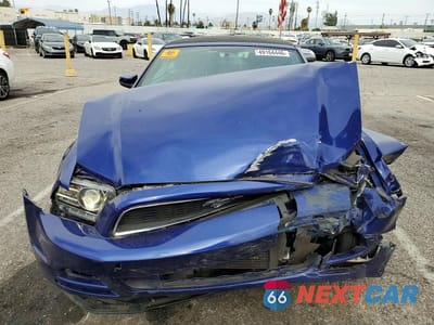 Piąte zdjęcie samochodu w środku: 2014 FORD MUSTANG VIN:1ZVBP8EM6E5271991 - miniatura