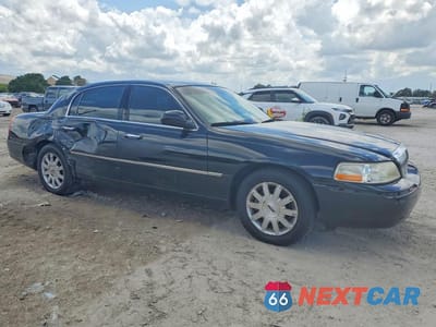 Czwarte zdjęcie samochodu z boku: 2011 LINCOLN TOWN CAR SIGNATURE LIMITED VIN:2LNBL8CV8BX765849 - miniatura