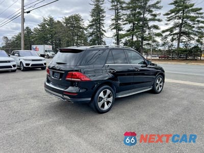 Czwarte zdjęcie samochodu z boku: 2016 MERCEDES-BENZ GLE 350 VIN:4JGDA5JB6GA748151 - miniatura