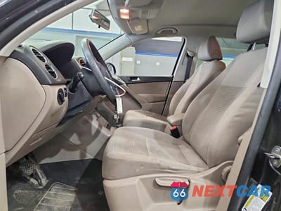 Zdjęcie 7 z 13 samochodu: 2010 VOLKSWAGEN TIGUAN SE VIN:WVGBV7AX5AW522535 - miniatura