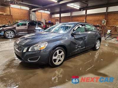 2013 VOLVO S60 T5 YV1612FS5D2229550 - główne zdjęcie licytacji z USA - miniatura
