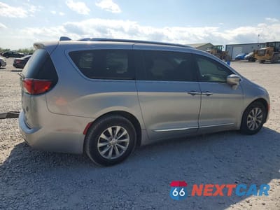 Trzecie zdjęcie samochodu z tyłu: 2018 CHRYSLER PACIFICA TOURING L VIN:2C4RC1BG9JR269457 - miniatura