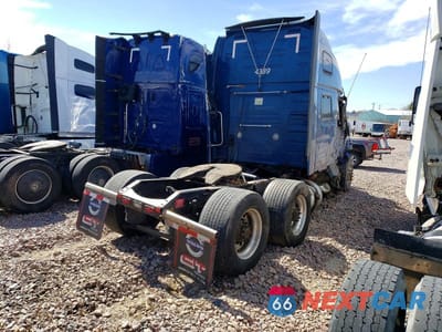 Czwarte zdjęcie samochodu z boku: 2023 VOLVO VNL SEMI TRUCK VIN:4V4NC9EHXPN298879 - miniatura