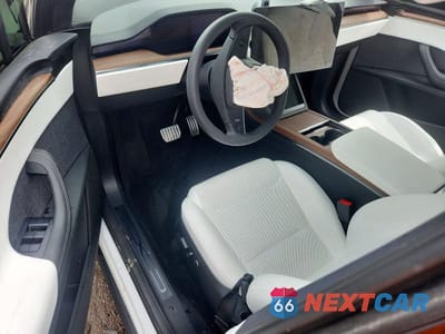 Zdjęcie 8 z 13 samochodu: 2026 TESLA MODEL X VIN:7SAXCBE52TF482548 - miniatura