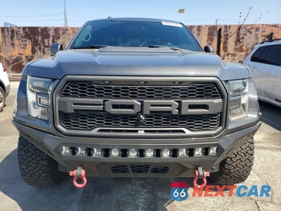 Piąte zdjęcie samochodu w środku: 2018 FORD F150 RAPTOR VIN:1FTFW1RG2JFE48527 - miniatura