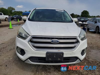 Piąte zdjęcie samochodu w środku: 2017 FORD ESCAPE SE VIN:1FMCU0GDXHUB73910 - miniatura