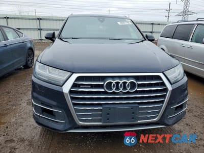 Piąte zdjęcie samochodu w środku: 2017 AUDI Q7 PREMIUM PLUS VIN:WA1LAAF78HD025022 - miniatura