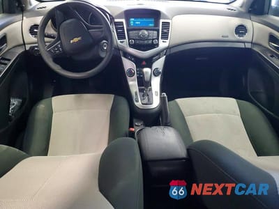 Zdjęcie 8 z 13 samochodu: 2011 CHEVROLET CRUZE LS VIN:1G1PC5SH8B7308347 - miniatura