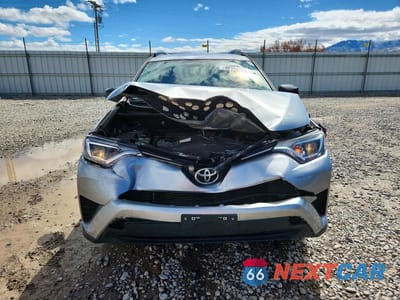 Piąte zdjęcie samochodu w środku: 2016 TOYOTA RAV4 LE VIN:2T3BFREV6GW504154 - miniatura