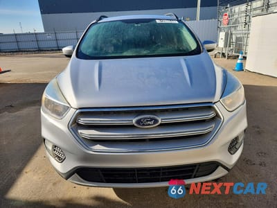 Piąte zdjęcie samochodu w środku: 2018 FORD ESCAPE SE VIN:1FMCU9GD7JUB32550 - miniatura