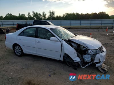 Czwarte zdjęcie samochodu z boku: 2002 TOYOTA CAMRY XLE V6 VIN:JTDBF30K720001725 - miniatura