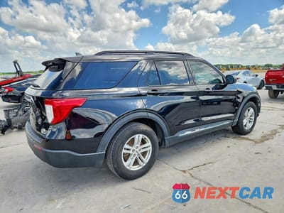 Trzecie zdjęcie samochodu z tyłu: 2022 FORD EXPLORER XLT VIN:1FMSK7DH8NGC33498 - miniatura