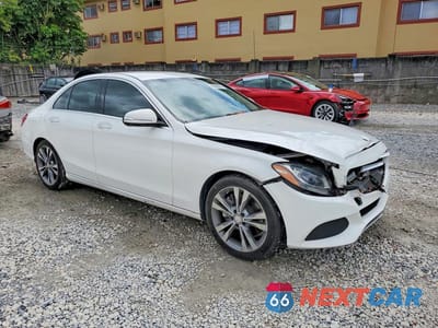 Czwarte zdjęcie samochodu z boku: 2015 MERCEDES-BENZ C 300 4MATIC VIN:55SWF4KB2FU017941 - miniatura