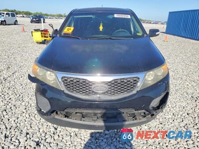 Piąte zdjęcie samochodu w środku: 2012 KIA SORENTO LX VIN:5XYKT3A16CG192001 - miniatura