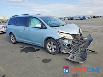 Czwarte zdjęcie samochodu z boku: 2016 TOYOTA SIENNA LE VIN:5TDKK3DC8GS742727 - miniatura