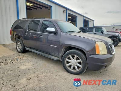 Czwarte zdjęcie samochodu z boku: 2010 GMC YUKON XL K1500 SLT VIN:1GKUKKE37AR228573 - miniatura
