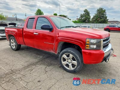 Czwarte zdjęcie samochodu z boku: 2008 CHEVROLET SILVERADO K1500 VIN:2GCEK19J181218188 - miniatura