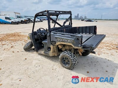 Trzecie zdjęcie samochodu z tyłu: 2024 POLARIS RANGER XP 1000 UTILITY VEHICLE VIN:3NSTAE998RH365732 - miniatura