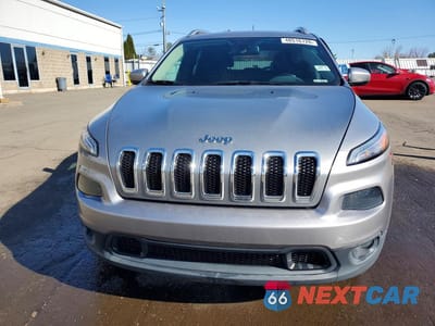 Piąte zdjęcie samochodu w środku: 2016 JEEP CHEROKEE LATITUDE VIN:1C4PJMCS3GW225391 - miniatura
