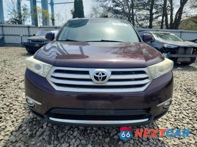Piąte zdjęcie samochodu w środku: 2012 TOYOTA HIGHLANDER SE VIN:5TDBK3EH7CS161952 - miniatura