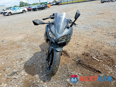Drugie zdjęcie samochodu z przodu: 2024 KAWASAKI EX650 P VIN:ML5EXEP17RDAC6476 - miniatura