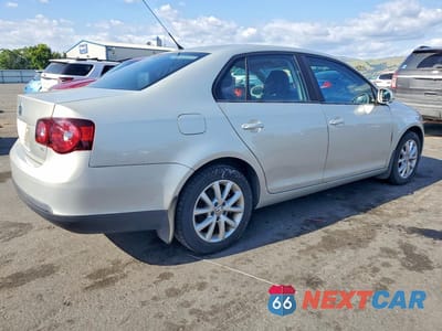 Trzecie zdjęcie samochodu z tyłu: 2010 VOLKSWAGEN JETTA SE VIN:3VWRZ7AJ3AM125597 - miniatura