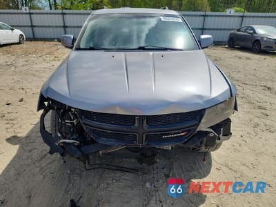 Piąte zdjęcie samochodu w środku: 2017 DODGE JOURNEY CROSSROAD VIN:3C4PDCGB0HT516112 - miniatura