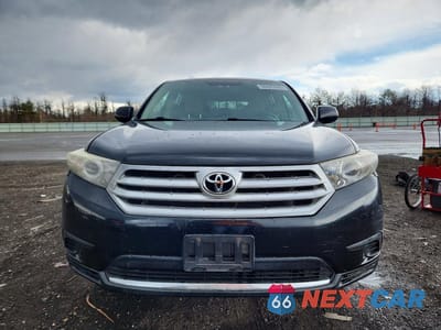 Piąte zdjęcie samochodu w środku: 2013 TOYOTA HIGHLANDER BASE VIN:5TDBK3EH6DS271246 - miniatura