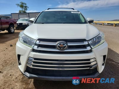 Piąte zdjęcie samochodu w środku: 2019 TOYOTA HIGHLANDER LIMITED VIN:5TDDZRFH4KS738019 - miniatura