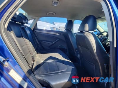 Zdjęcie 10 z 12 samochodu: 2017 VOLKSWAGEN PASSAT R-LINE VIN:1VWDT7A37HC031165 - miniatura