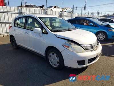 Czwarte zdjęcie samochodu z boku: 2009 NISSAN VERSA 1.8 S VIN:3N1BC13E09L500272 - miniatura