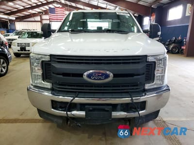 Piąte zdjęcie samochodu w środku: 2017 FORD F350 SUPER DUTY VIN:1FT7X3B67HEC71889 - miniatura
