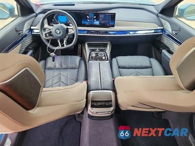 Zdjęcie 8 z 12 samochodu: 2024 BMW 760 XI VIN:WBA33EJ07RCR42720 - miniatura