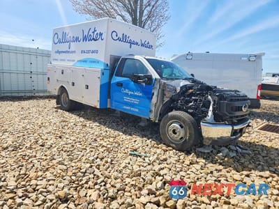 Czwarte zdjęcie samochodu z boku: 2022 FORD F350 SUPER DUTY VIN:1FDRF3G66NED09785 - miniatura