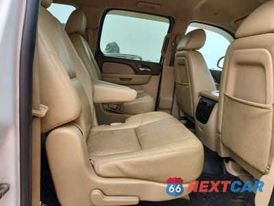 Zdjęcie 11 z 13 samochodu: 2011 CHEVROLET SUBURBAN C1500 LT VIN:1GNSCJE02BR283540 - miniatura