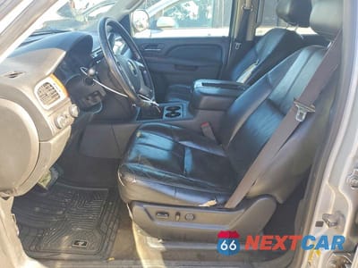 Zdjęcie 7 z 13 samochodu: 2013 CHEVROLET SUBURBAN K1500 LT VIN:1GNSKJE78DR374816 - miniatura